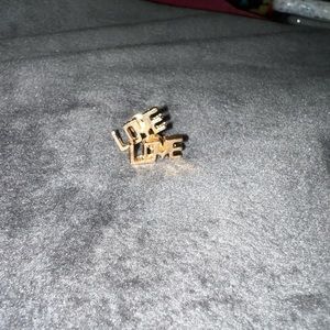 Stud LOVE earrings
